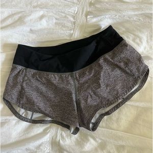 Lululemon size 2 grey and black speed up low rises short 2.5”